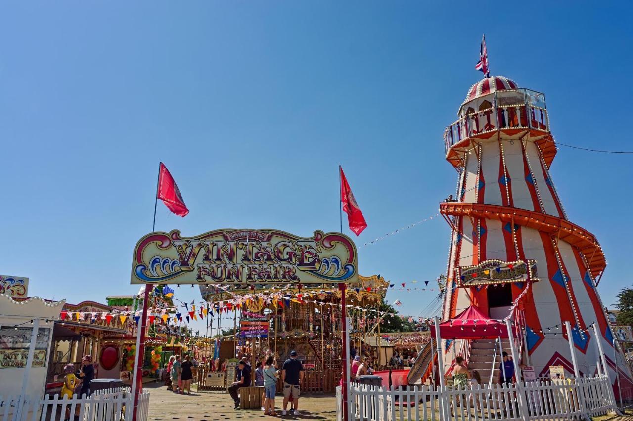 Superb Caravan At Seawick Holiday Park, Sleeps 8 Ref 27202Sw Clacton-on-Sea Exterior photo