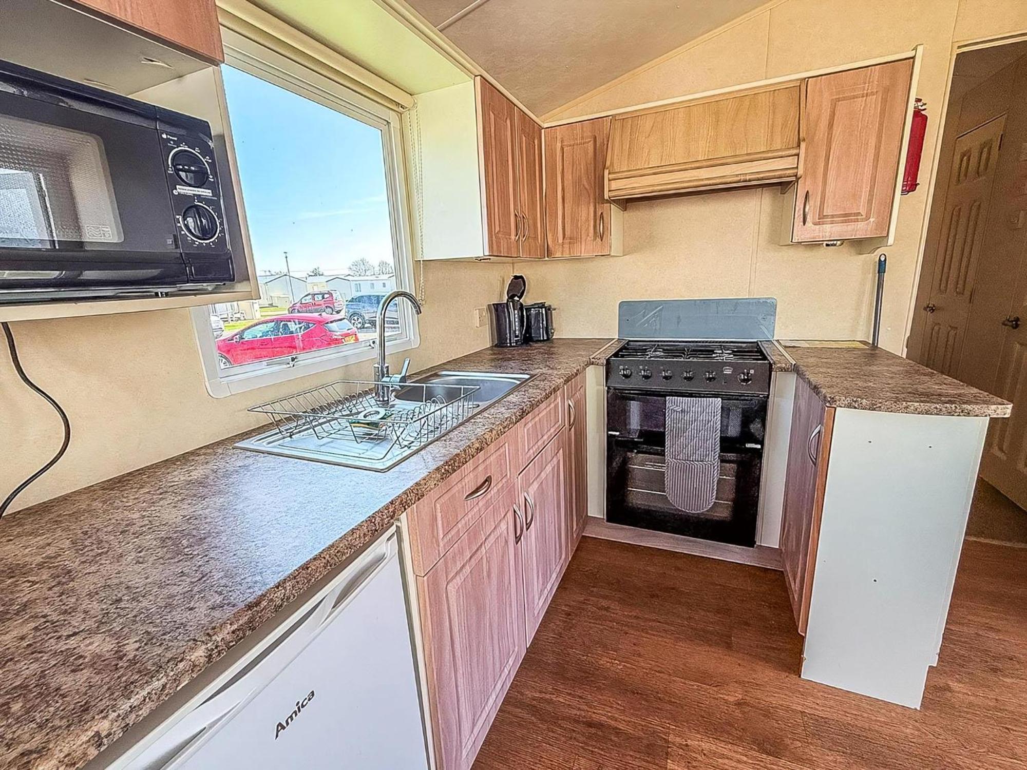 Superb Caravan At Seawick Holiday Park, Sleeps 8 Ref 27202Sw Clacton-on-Sea Exterior photo
