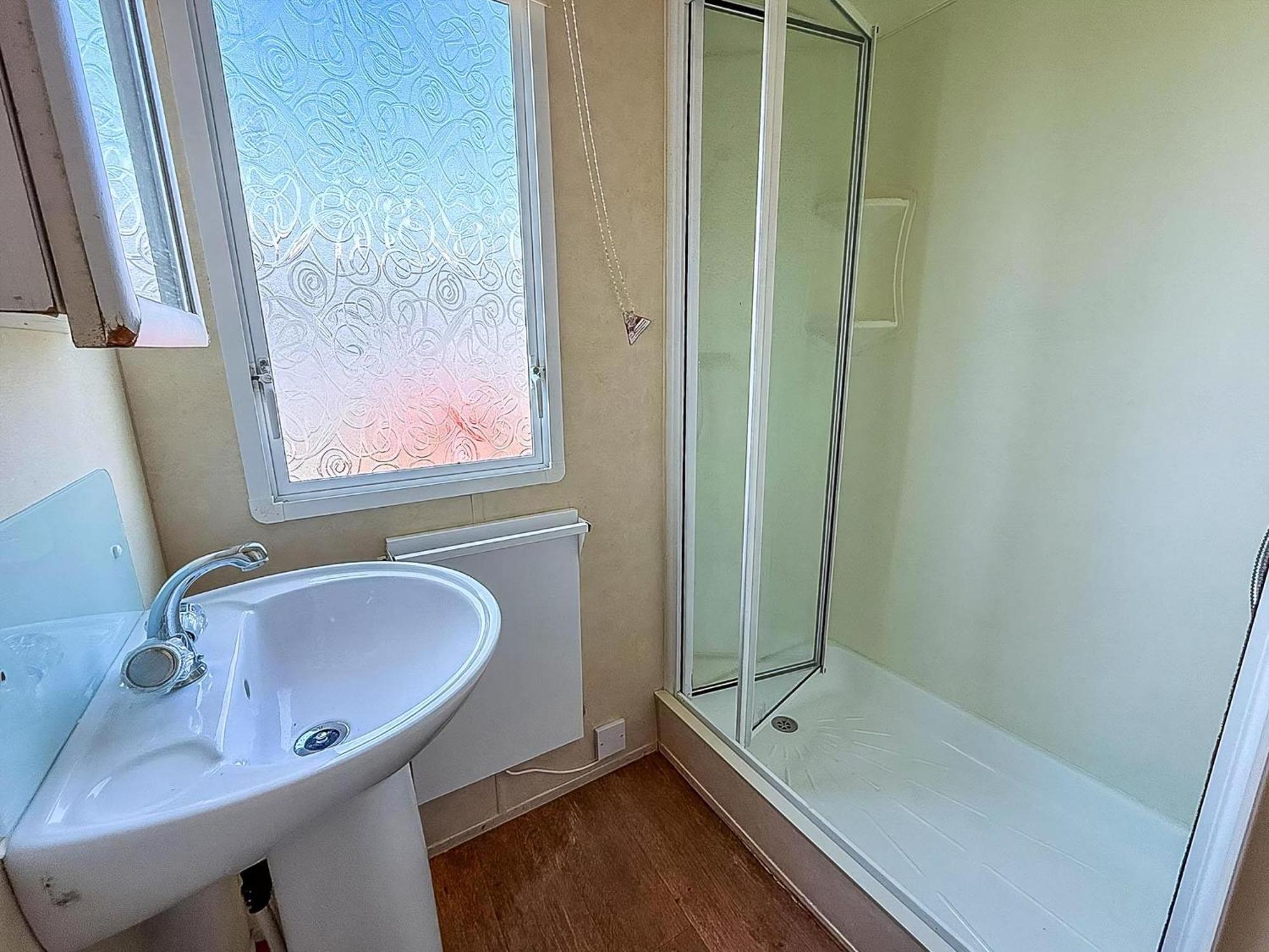 Superb Caravan At Seawick Holiday Park, Sleeps 8 Ref 27202Sw Clacton-on-Sea Exterior photo