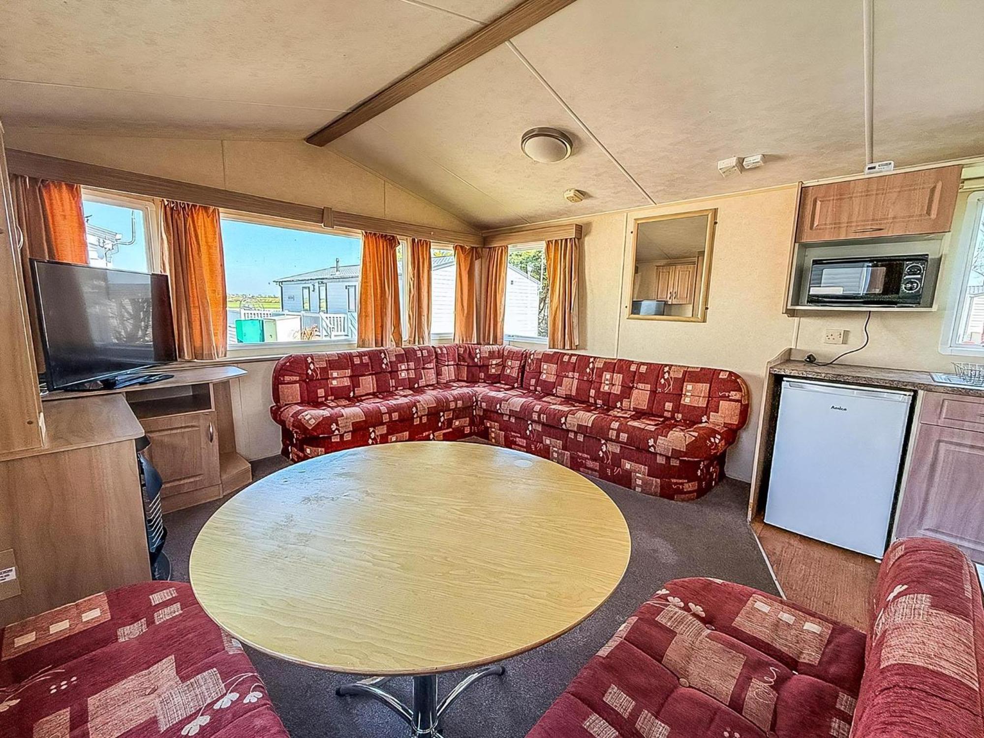 Superb Caravan At Seawick Holiday Park, Sleeps 8 Ref 27202Sw Clacton-on-Sea Exterior photo