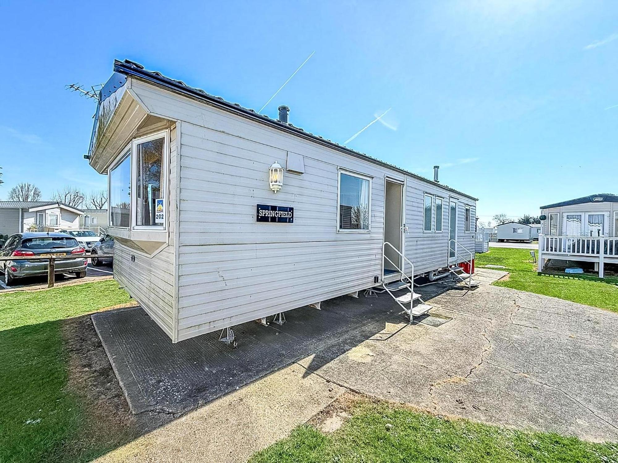 Superb Caravan At Seawick Holiday Park, Sleeps 8 Ref 27202Sw Clacton-on-Sea Exterior photo